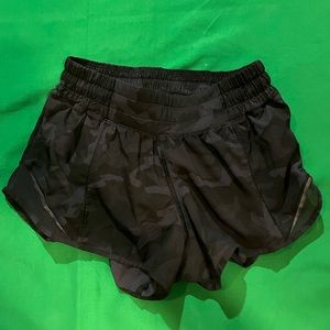 Lululemon Hotty Hot Shorts 2.5